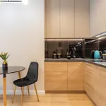 Urban Chic - Cozy Studio Apartment - City Center - Sienna Street