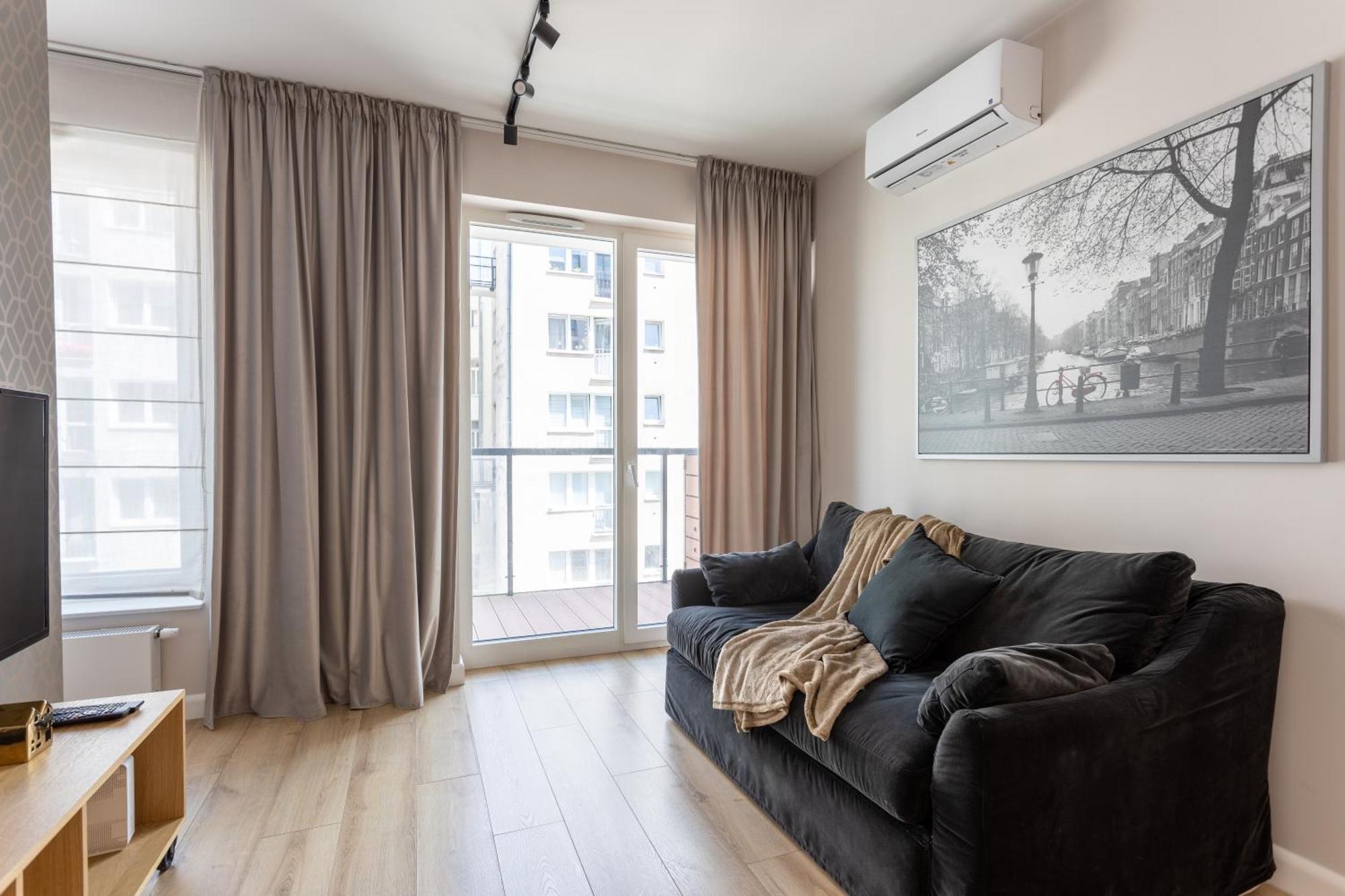 Urban Chic - Cozy - Center - Sienna Street *